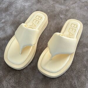 New in Box - Matisse Izzie Thong Sandal - Yellow Size 8